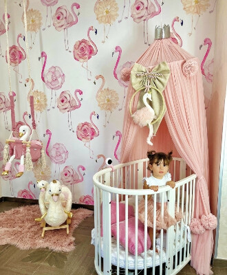 Fototapeta Brodiace sa plameniaky v divokých kvetoch