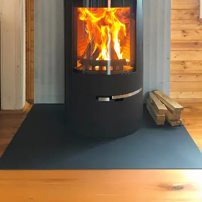 Podložka pod krb z čierneho plechu obdĺžnikového tvaru
