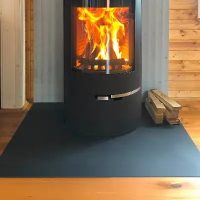 Podložka pod krb z čierneho plechu obdĺžnikového tvaru