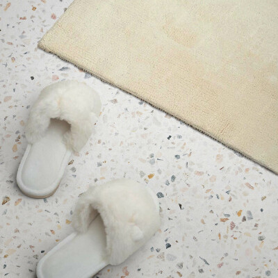 Samolepiaci panel na stenu Kamenný vzor s jemnými akcentmi