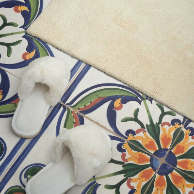 Samolepiaci panel na stenu Kvetinový motív na dlaždici