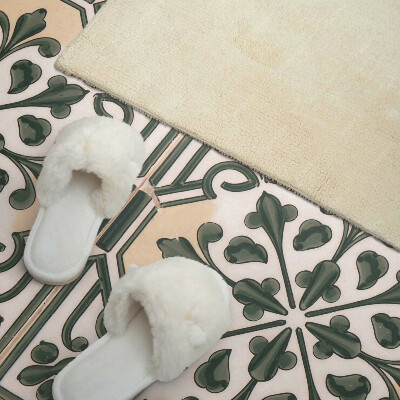 Samolepiaci panel na stenu Rastlinný motív na dlaždici