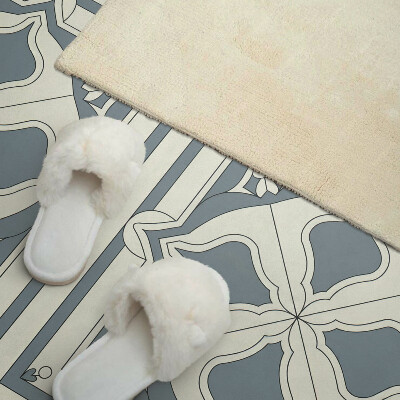 Samolepiaci panel na stenu Kvetinový motív na keramike