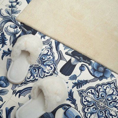 Obdĺžnikový stenový panel Tukan na dekoratívnych dlaždiciach