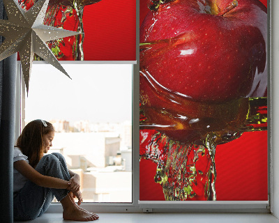 Roleta na okno Červené jablko vo vode