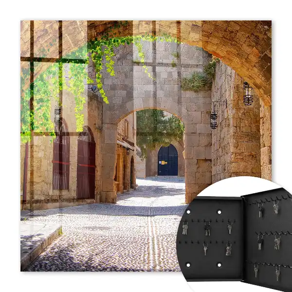 Kamenná ulica s architektúrou a zeleňou