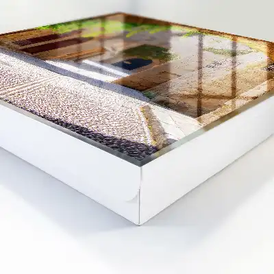Kamenná ulica s architektúrou a zeleňou