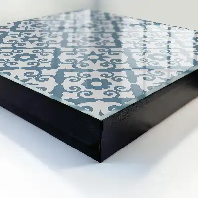 Geometrická elegancia v odtieňoch modrej