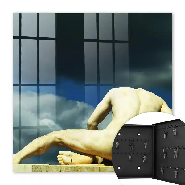 Klasická elegancia s oblačným pozadím