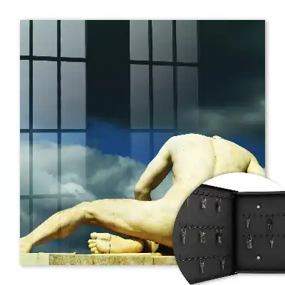 Klasická elegancia s oblačným pozadím