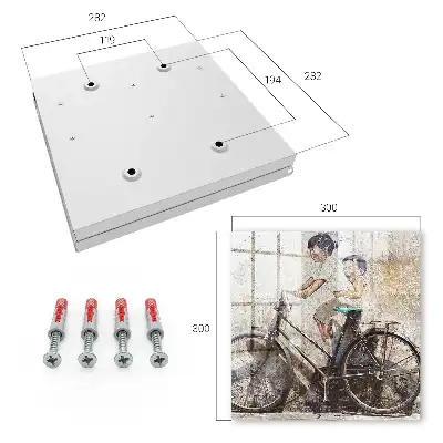 Deti a bicykel na starom múre