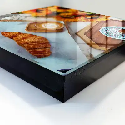 Ranné chvíle s kávou, croissant