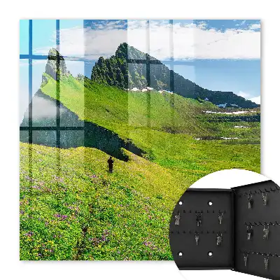Zelené hory a modrá obloha