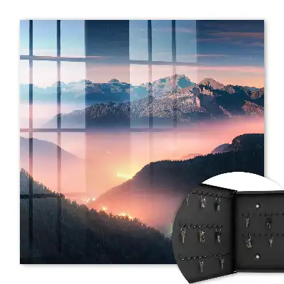 Horská panoráma s mestskými svetlami