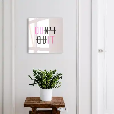 Typografia, ktorá motivuje kontrastné farby