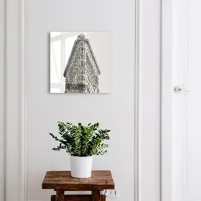 Vysoká architektúra v čiernej a bielej farbe
