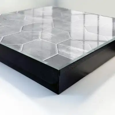 Sivý geometrický vzor