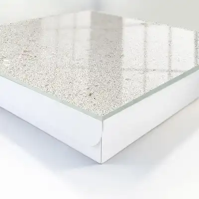 Béžový kameň jemne minimalistický