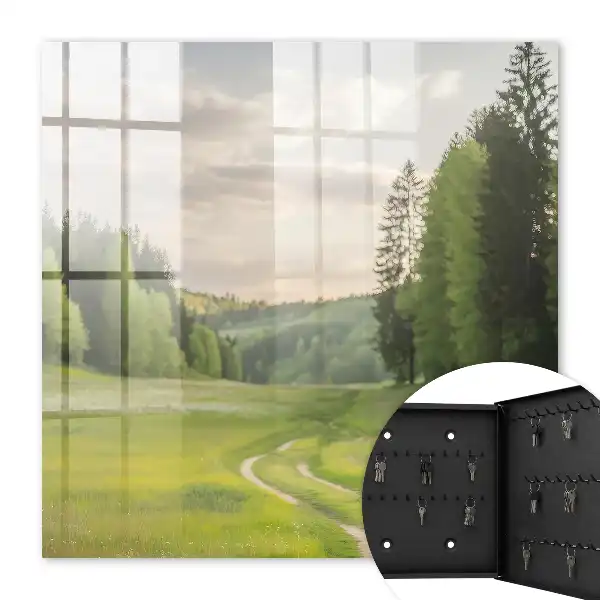 Idylická krajina s poľami a lesmi