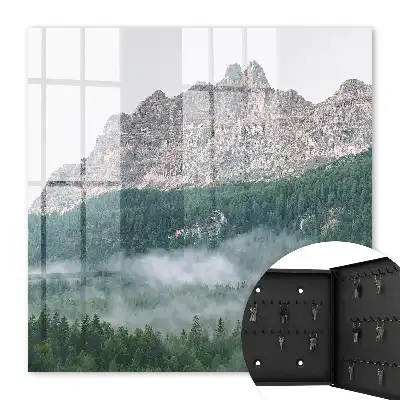 Horská panoráma zahalená v hmle