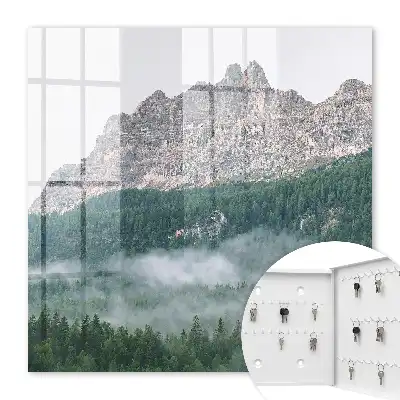Horská panoráma zahalená v hmle