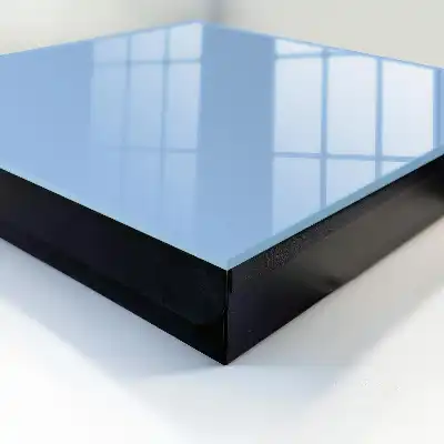 Svetlomodrý minimalistický doplnok