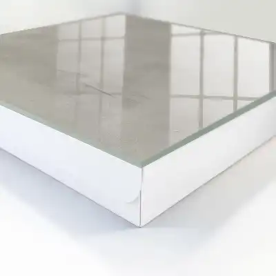 Sivá tapeta s minimalistickou textúrou