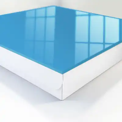 Modrá voda jednoduchosť a elegancia