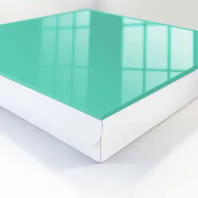 Elegantné minimalistické šaty v mätovej farbe
