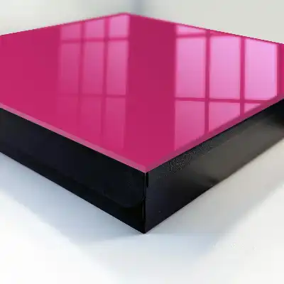 Intenzívny ružový fuchsiový minimalistický dizajn