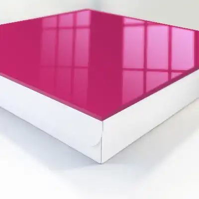 Intenzívny ružový fuchsiový minimalistický dizajn