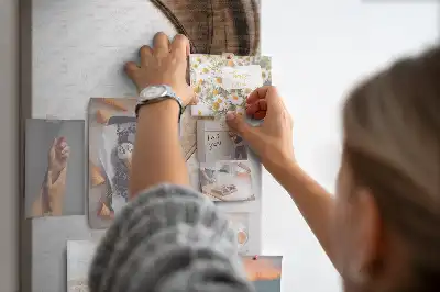Korková nástenka s motívom abstraktnej vlny