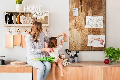 Nástenka s prírodnou textúrou dreva
