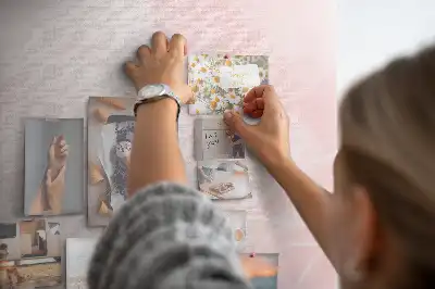 Korková tabuľa s motívom červených ruží