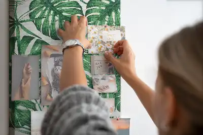 Korková tabuľa so vzorom zelených listov monstery
