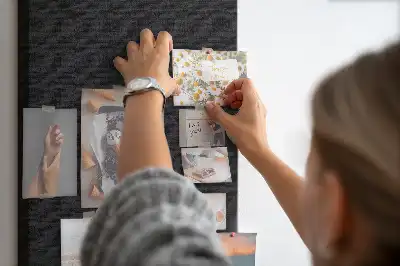Korková nástenka s povrchom z hladkého plátna
