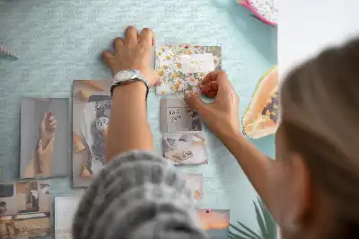 Nástenná korková tabuľa na plánovanie dovolenky