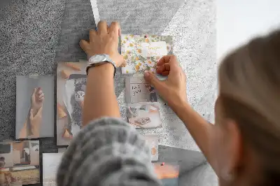 Korková tabuľa s motívom abstraktnej geometrie