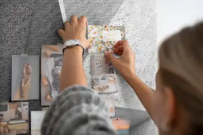 Korková tabuľa s motívom abstraktnej geometrie
