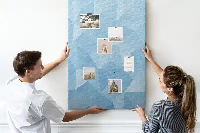 Korková nástenka s geometrickým motívom