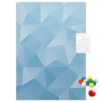 Korková nástenka s geometrickým motívom