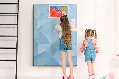 Korková nástenka s geometrickým motívom