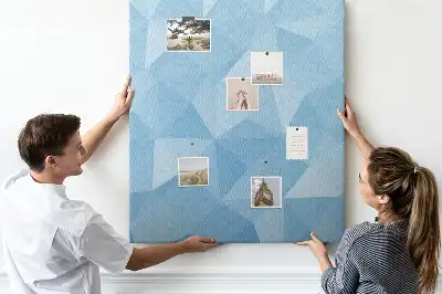 Korková nástenka s geometrickým motívom