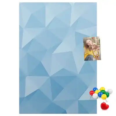 Korková nástenka s geometrickým motívom
