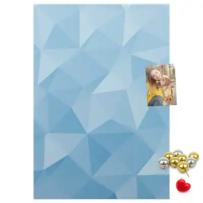 Korková nástenka s geometrickým motívom