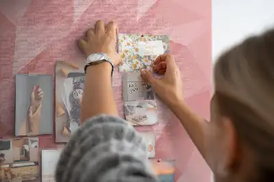 Nástenná tabuľa so symetrickým vzorom