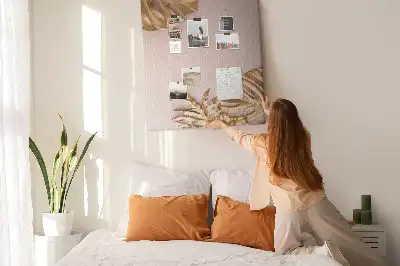 Korková nástenka so vzorom pozlátených listov