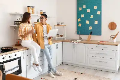 Korková tabuľa s motívom geometrickej abstrakcie