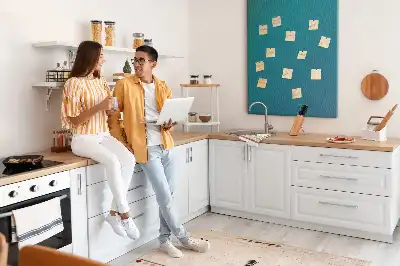 Korková tabuľa s motívom geometrickej abstrakcie