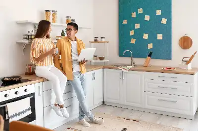 Korková tabuľa s motívom geometrickej abstrakcie